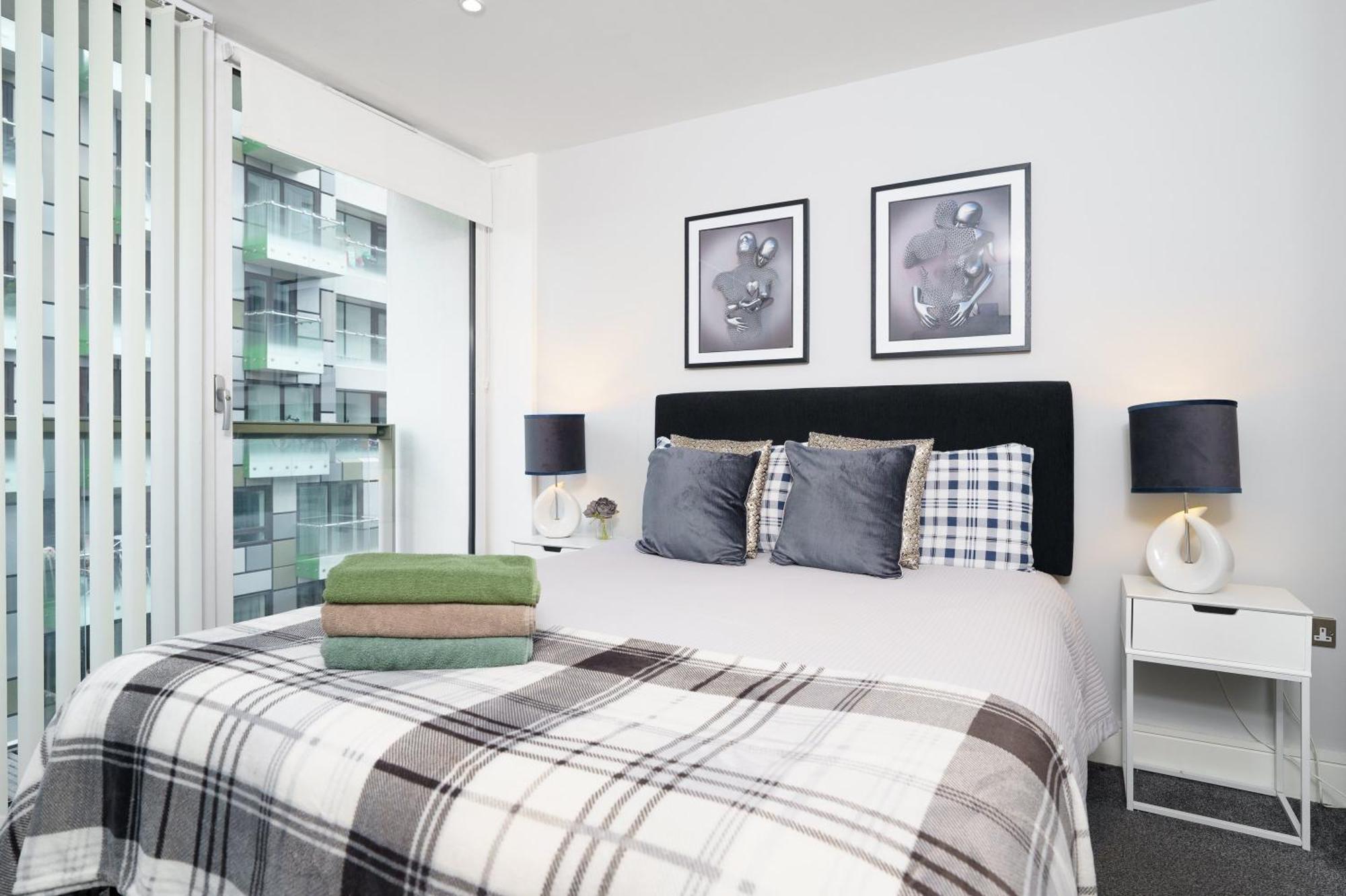 Cobalt Point 2 Apartment ลอนดอน ภายนอก รูปภาพ